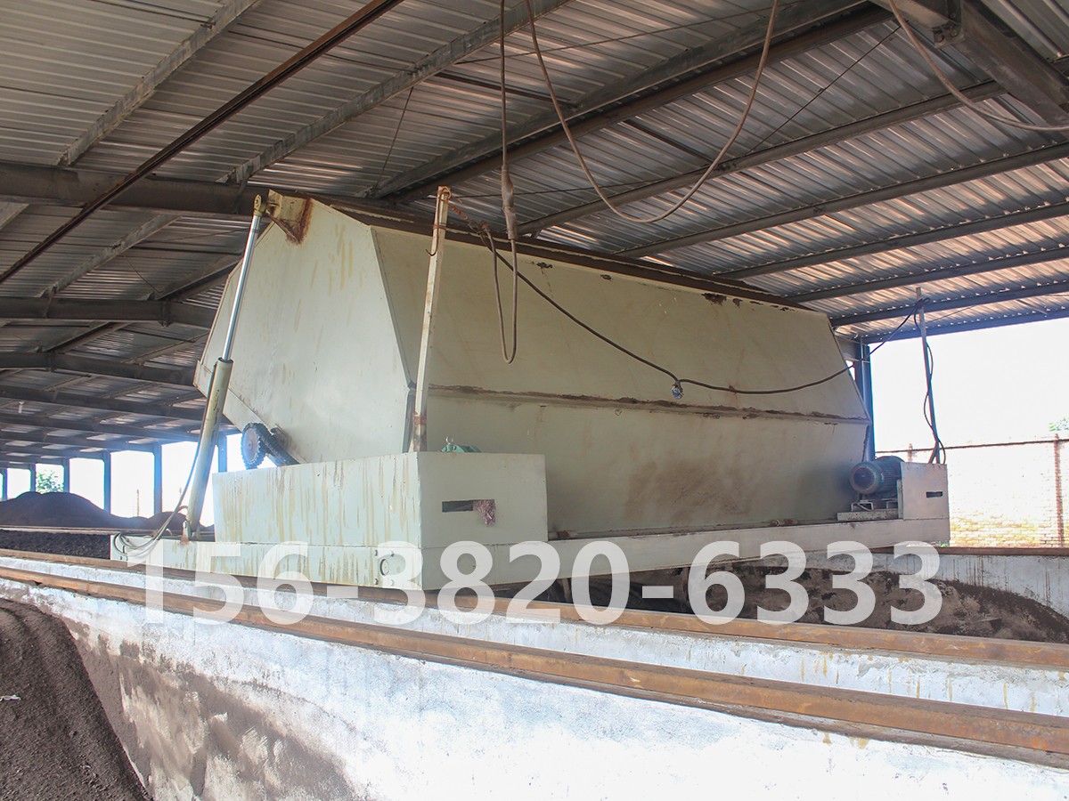 有機(jī)肥發(fā)酵翻拋造?，F(xiàn)場