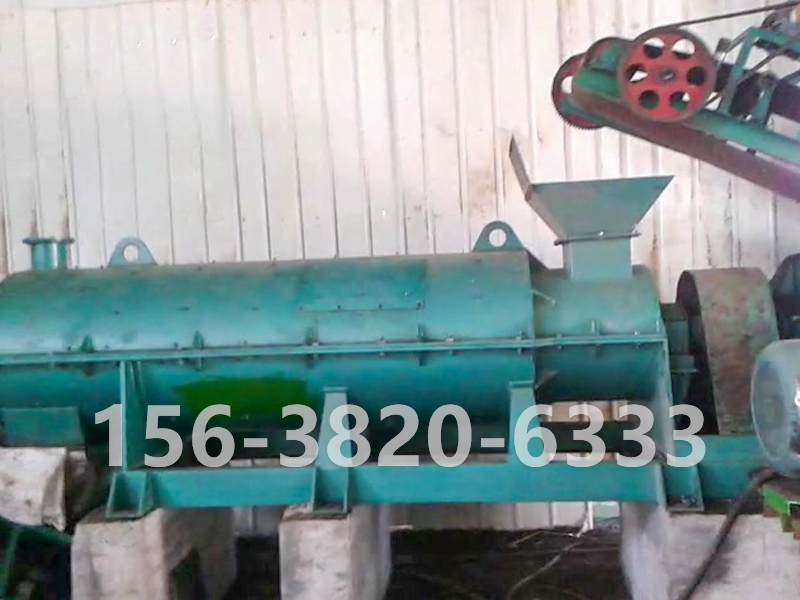 新型有機(jī)肥造粒機(jī)